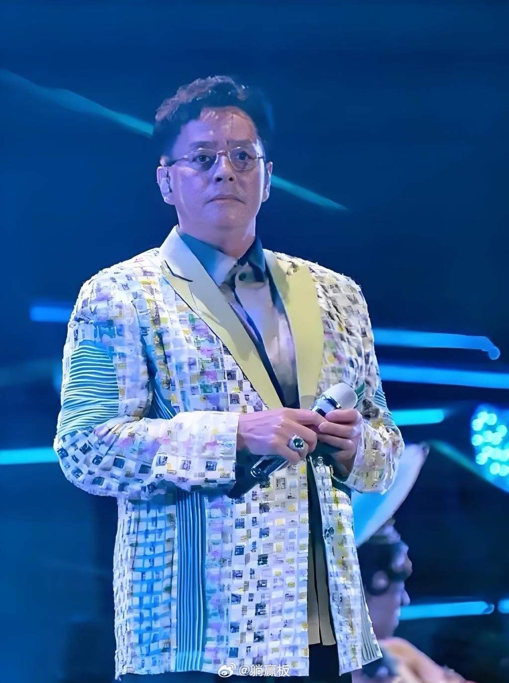 明眼人都看出来，76岁谭咏麟之所以开演唱会，不是为了捞钱，也不是为了博流量，而是