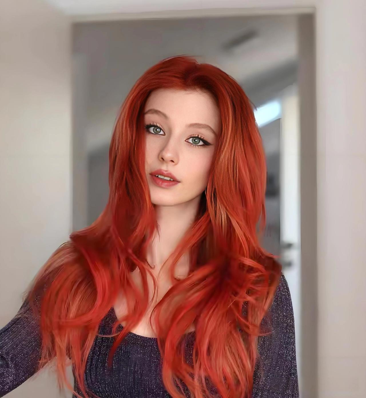 来自塞尔维亚的女星Vanya Jagnic自带冷艳气场，利落的线条与深邃的五官勾