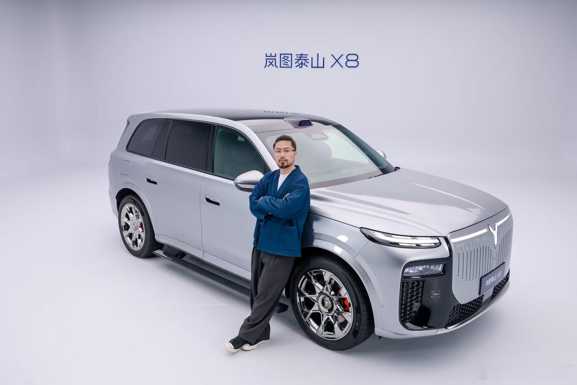 岚图泰山X8五座新王 一键成床刚参加完岚图泰山X8静态品鉴，最大的感受是：这车太