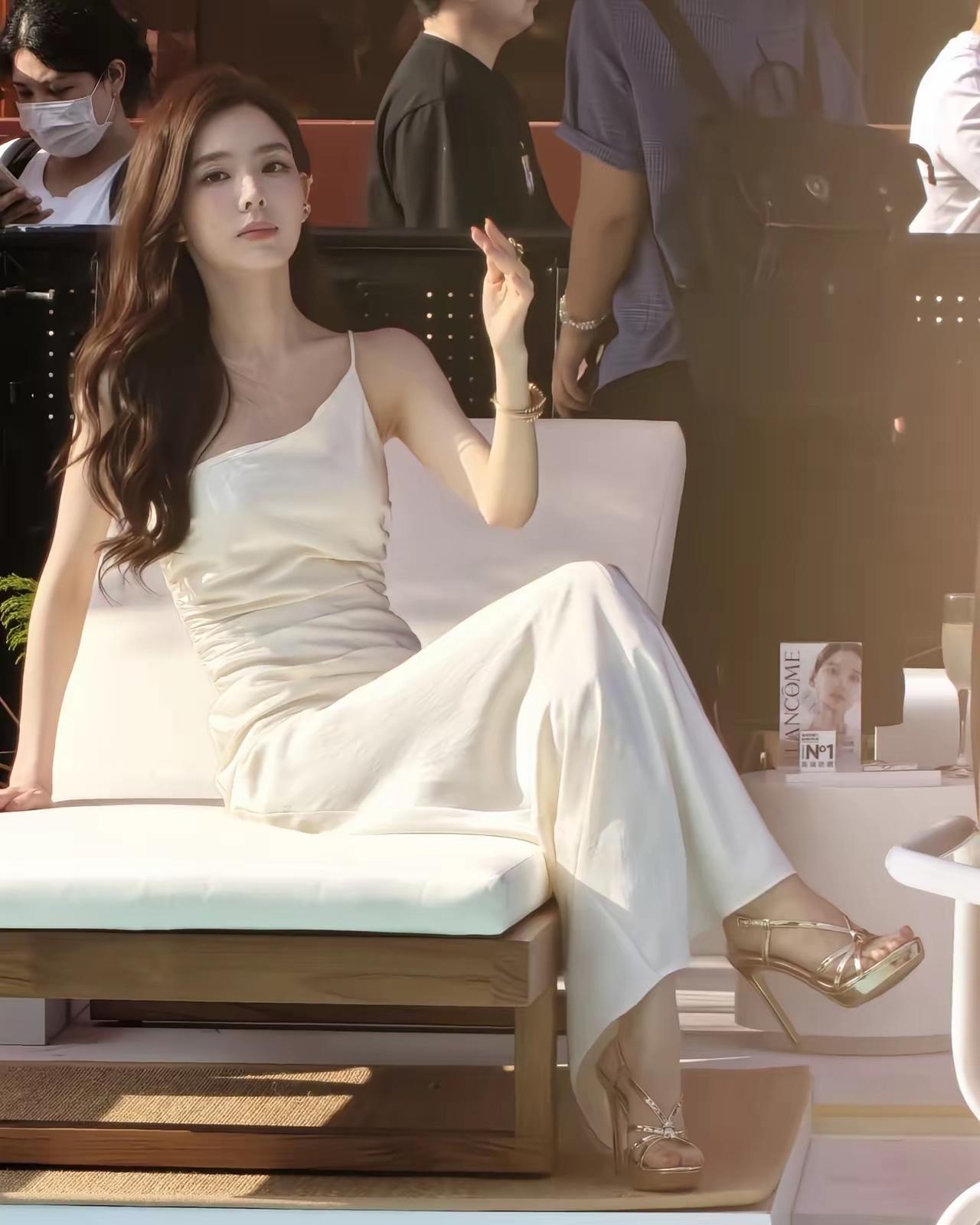 她就是拽姐，王思聪得不到的女人，你认识吗？她可是一个顶级大美女。