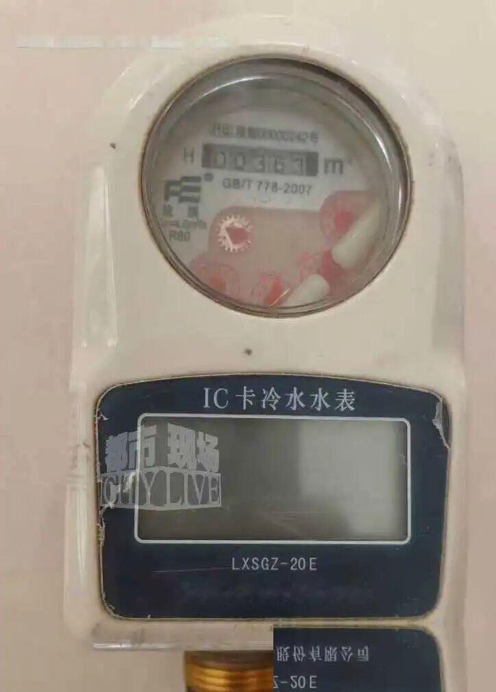 见过拖欠物业费被起诉的，但你见过物业为了催费，暗中锁死水表，被拆穿后还报警抓业主