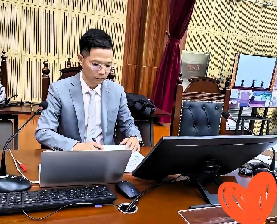 某晶起诉又撤诉，哪是认怂，分明是怕扯出背后的大鱼！
 
这波操作堪称“以退为进”