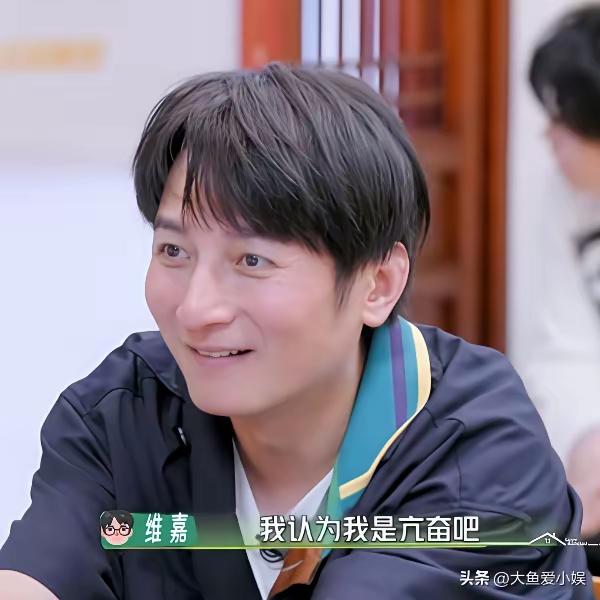 49岁李维嘉把脉名场面戳破成年人伪装，台上活跃显眼包，独处时情绪全线崩塌
 
综