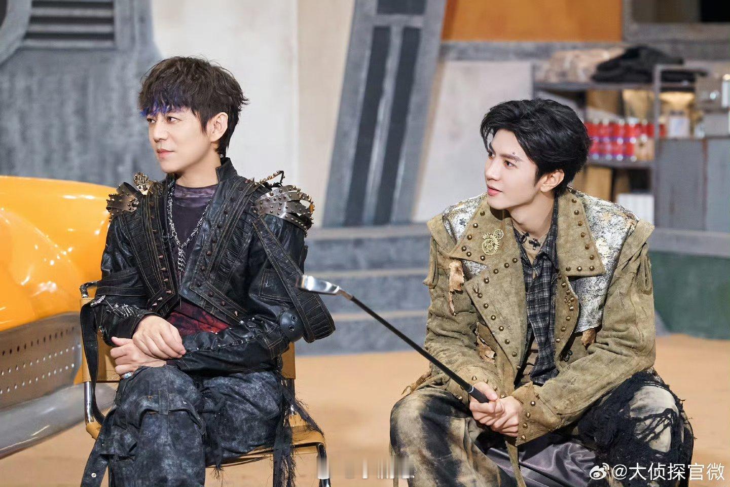 大侦探黑车大劫案大侦探樱桃小镇安保总监遭枪杀，嫌犯甄小强落网。谁料押送途中，他竟