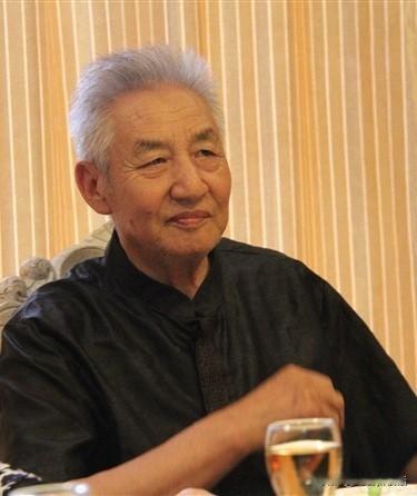 今天又想念老父亲了
那句化解万事的话至今仍铭记在心
“心宽一点，事就过去了”
不