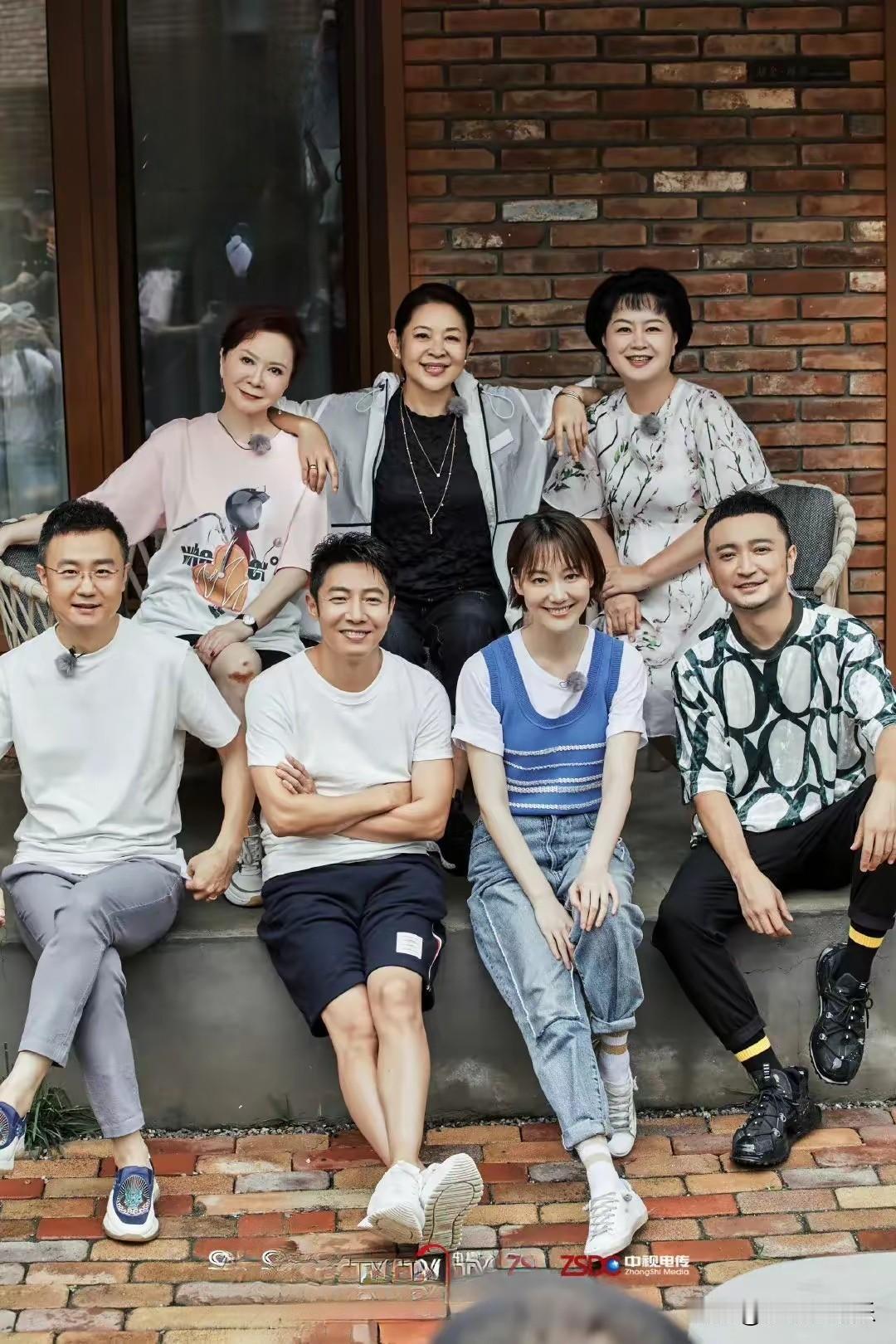 七位明星演员，认出来了蔡明、倪萍、撒贝宁和小尼，你还认出来了谁？