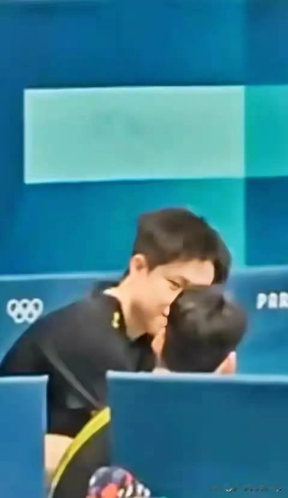 大头是国乒英语说的最好的
口语交流完全没问题
大头跟外协聊的多顺滑
教练完全不用