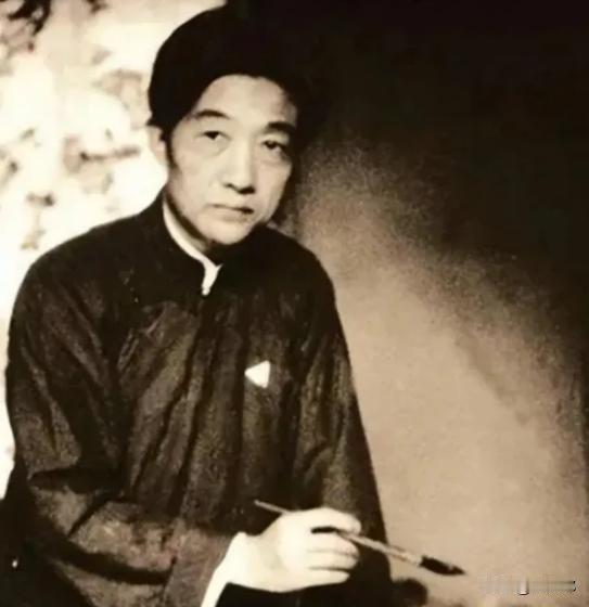 1937年，徐悲鸿在香港时，遇到一个德国人售卖四箱古画，当徐悲鸿看到第三箱时，突