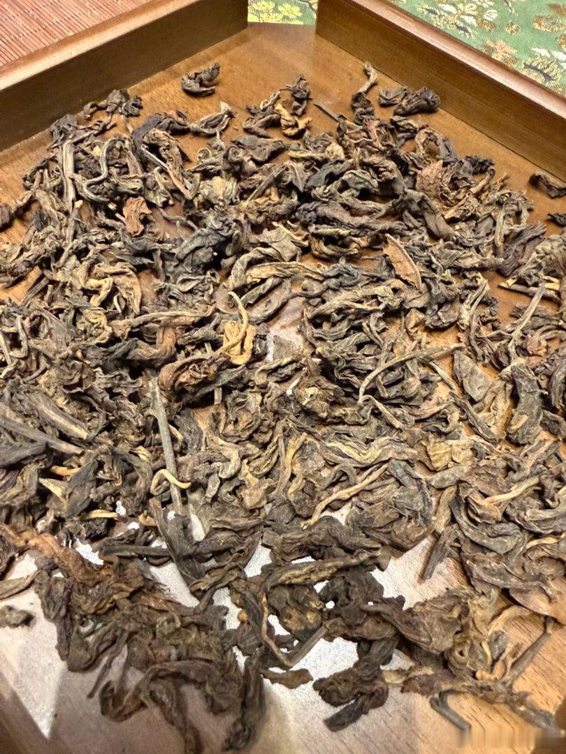 80年代易武老生茶，老茶人当年在易武收的，自己存的，普洱仓，应该比昆明仓湿度大一