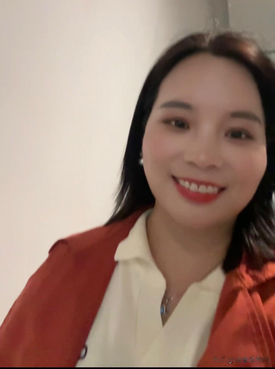 今天出去面试了，老板直接给我底薪1.2万，对我特别认可，我也很开心，这个工资标准