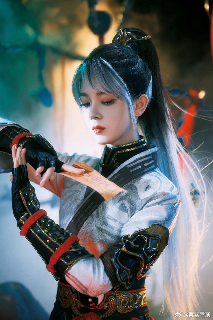 陈瑶和平精英刺激之夜出发图 出发图一放出来直接刷屏，陈瑶cos云祈没有敷衍，神态