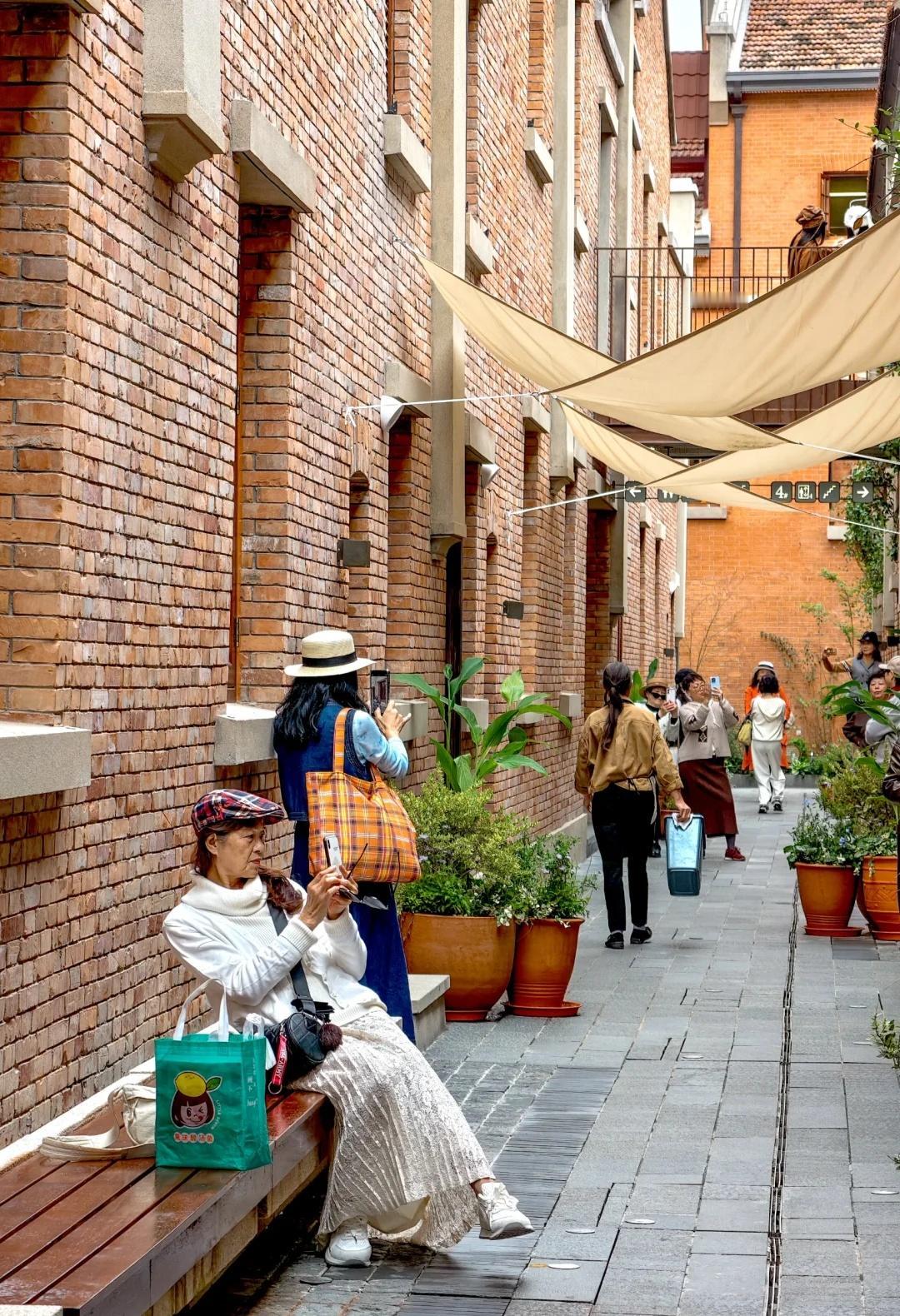 改造后的延庆里
在我的记忆里，延庆里这应该是第二次改造了。
这一次看起来好多了，