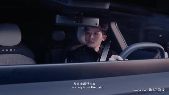 跟张晚意林允希林娜依高唱跳全场 三人的默契配合让舞台如梦似幻，张晚意、林允和希林