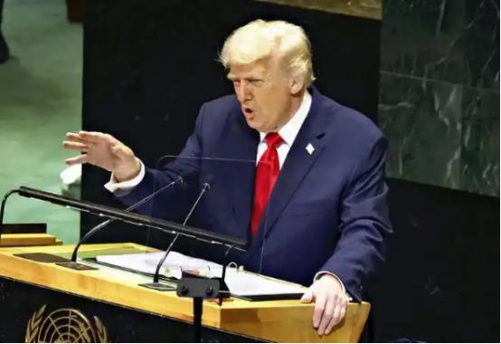 特朗普又搞了把大的。这边美军在伊朗前线导弹打一发少一发，那边国务院悄咪咪批了25