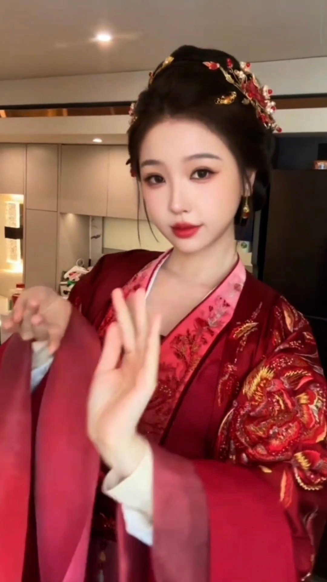到底怎么能把这个红衣主母娶回家！🤤🤤虞书欣穿红衣跳惊鸿一面