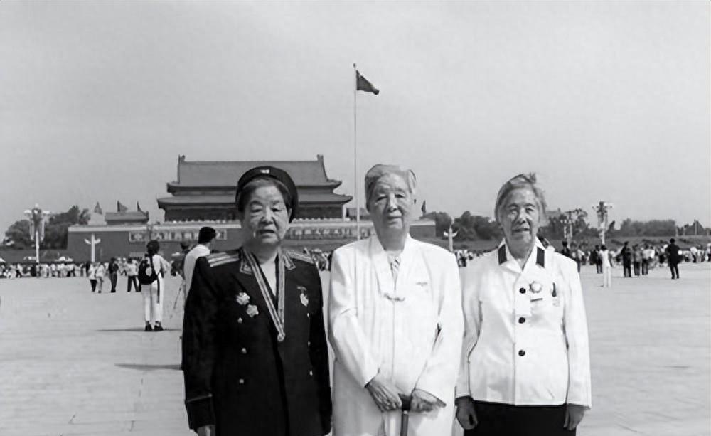 新中国三位姐妹的人生传奇：大姐成为上将夫人，二姐和三妹分别嫁给中将与少将
195