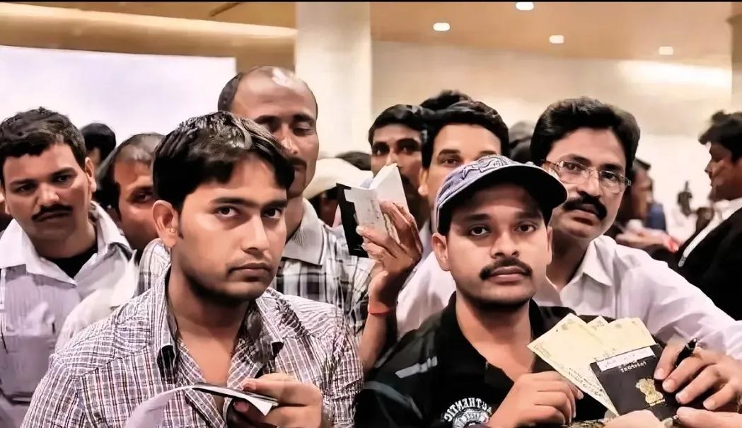 在华的印度人
这回藏不住了

        深圳刚抓了23个印度人，都是IT高