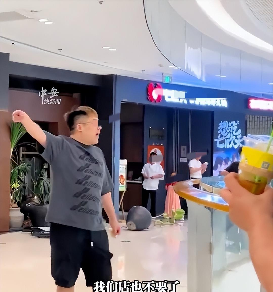 400万投进去，不到四个月就关门，不是不想干，是干不下去了。发票开不出来，消防被