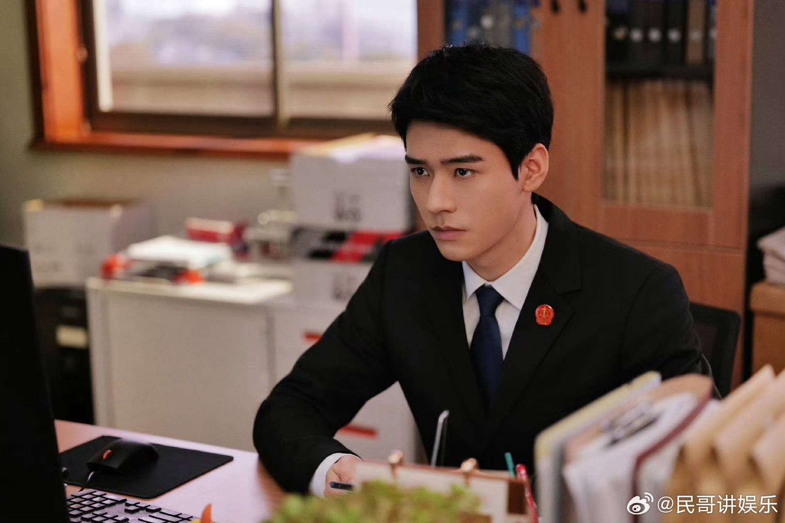 人民文娱谈电视剧家事法庭🎬该剧扎根真实司法案例，从数百起纠纷中提炼故事，精准描