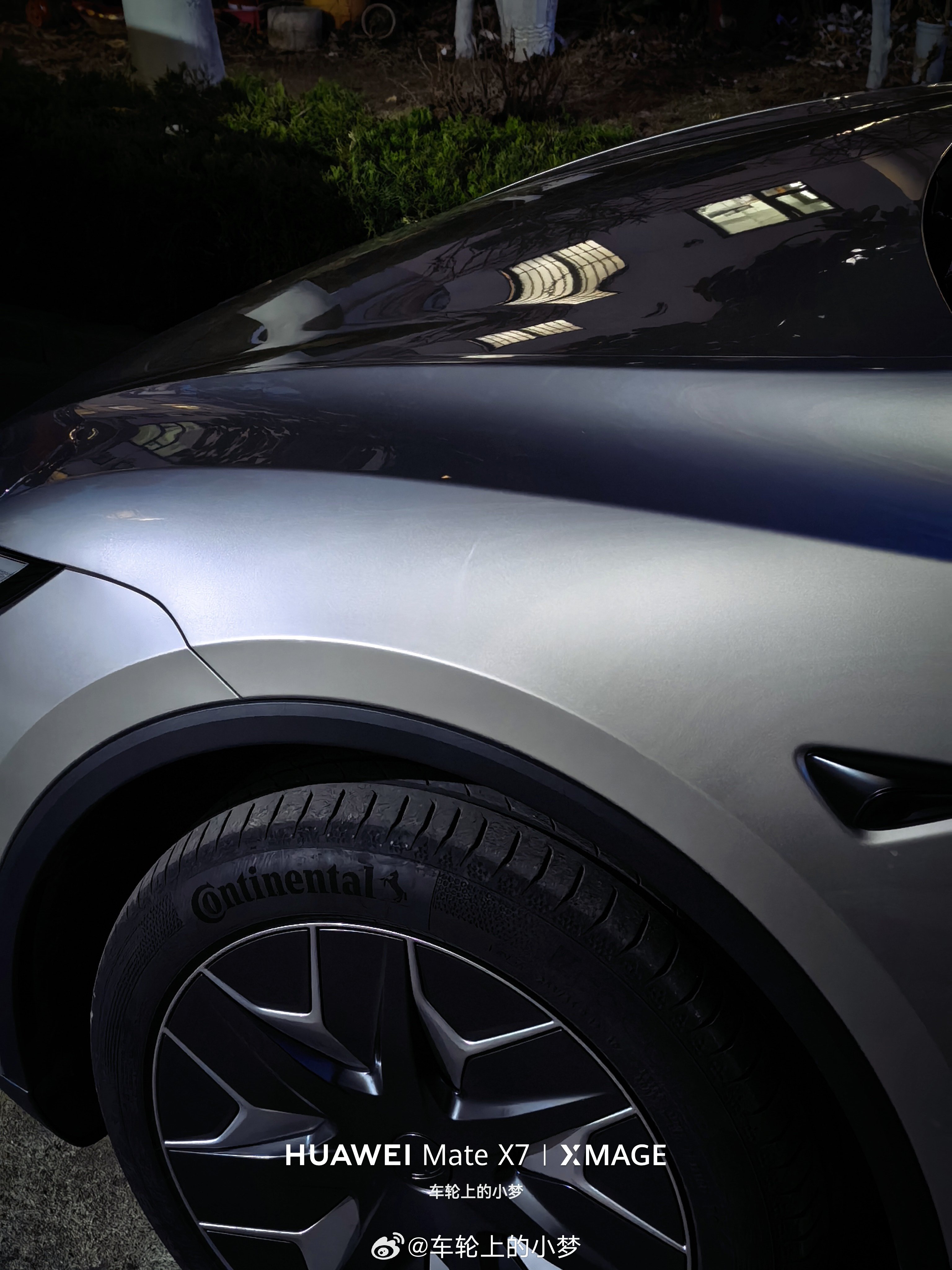 特斯拉的这个星空灰色的车漆绝对能称得上一绝！！！这质感小梦真的服服的了……特斯拉