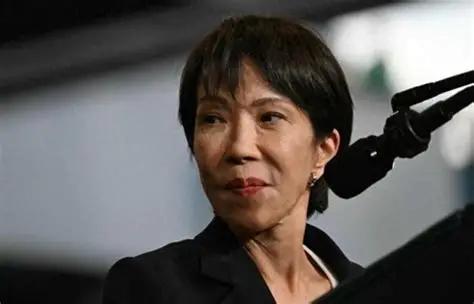 现在来看，日本摆在面前的就三条路：其一，不动武的情况下死撑对抗；其二，及时转弯，