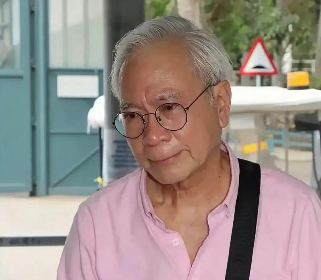 75岁李龙基拜月老求姻缘李龙基坦言因王青霞隐瞒已婚身份且育有16岁儿子，导致自己