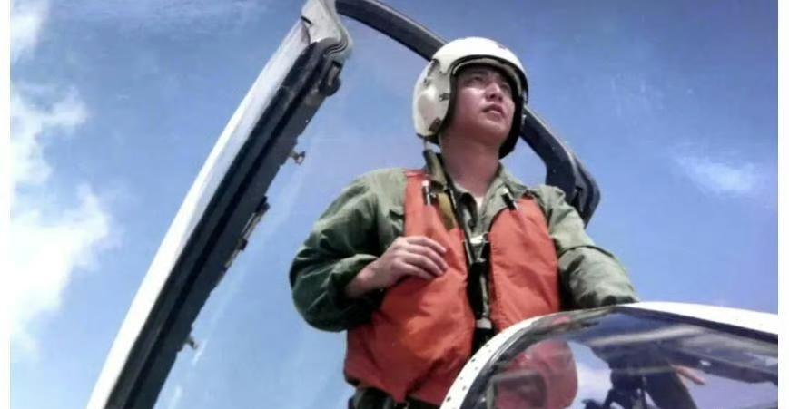 “81192，收到请返航。”

二十五年了，我们从未忘记。二十五年，潮汐涨落，灯