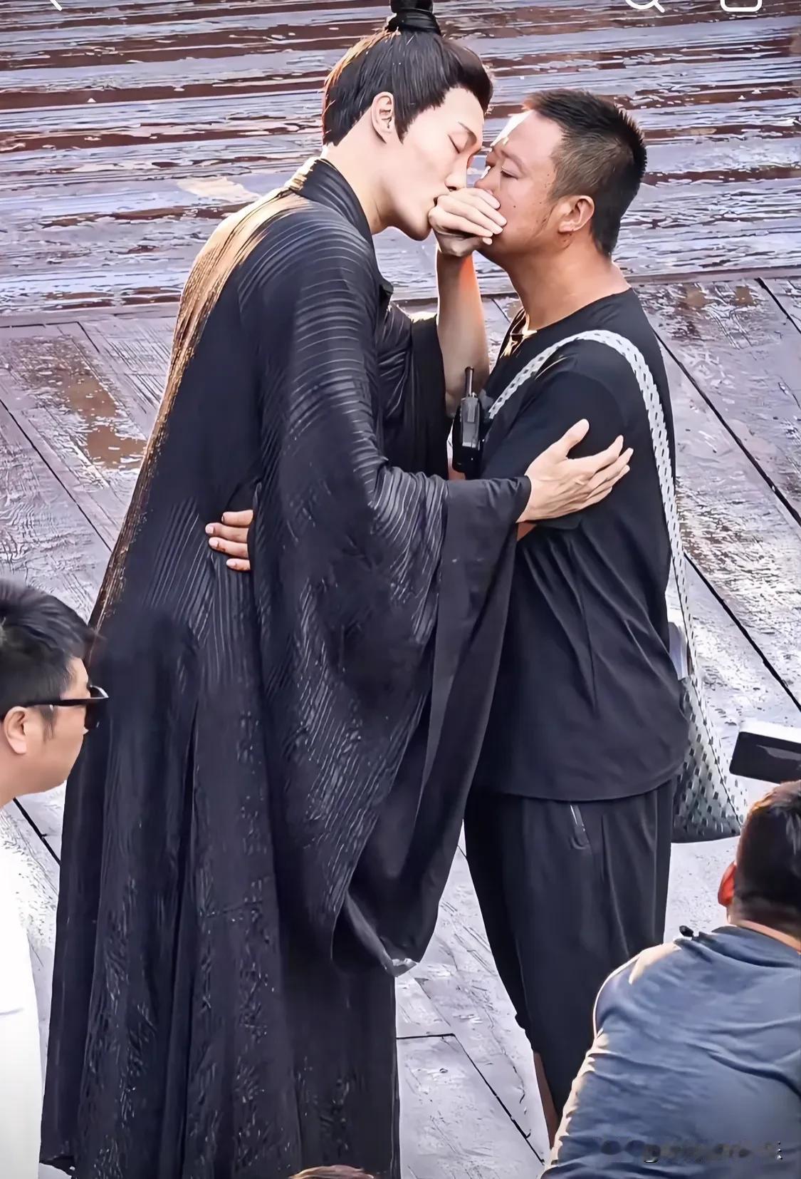 替身还要找吻替，现在的演员连最基本的都不想干了！一部电视剧开拍，剧中男主角有吻戏