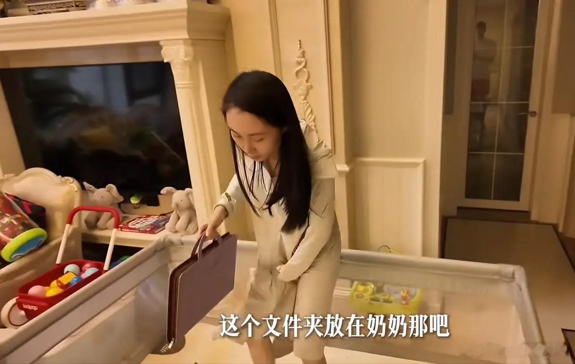 原来名校毕业的水亦诗结婚后也是围着老公孩子转！作为水均益女儿，有着清华硕士学历还