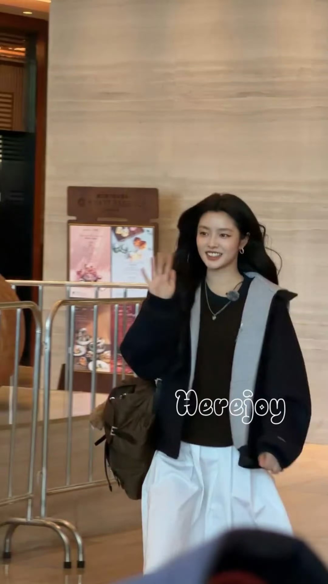 好明媚好喜欢。。。明媚是我家徐若晗的代名词徐若晗出发录制桃花坞徐若晗好明媚