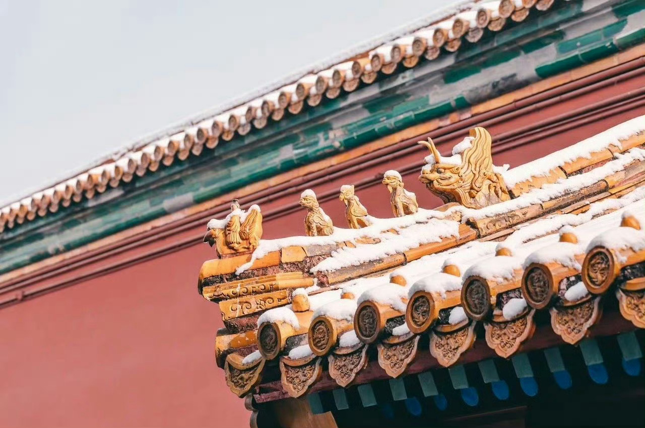 一下雪，故宫就美成了紫禁城。 