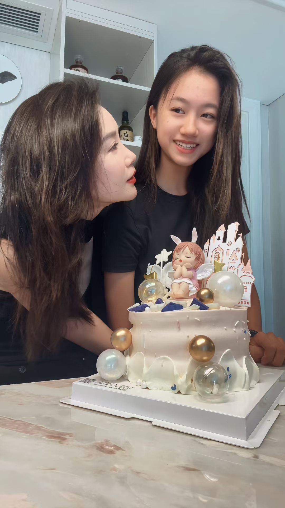 生日快乐[超话] 小妞，希望你永远开开心心🥰  ​​​