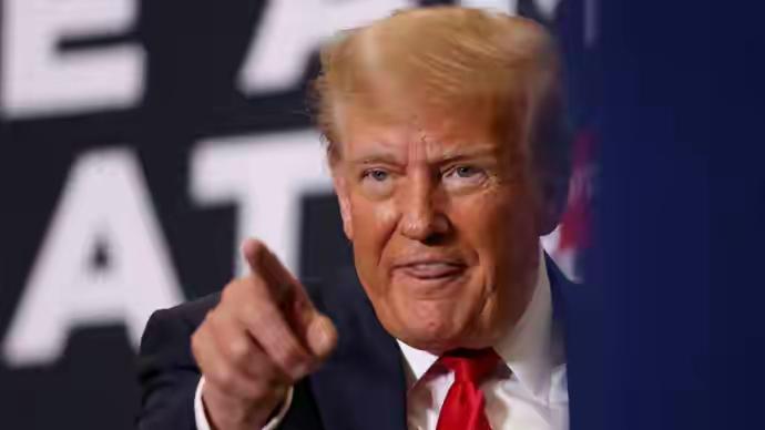 特朗普公开指责拜登是俄乌冲突爆发的责任人，直言美国完全没必要介入乌克兰事务。
 