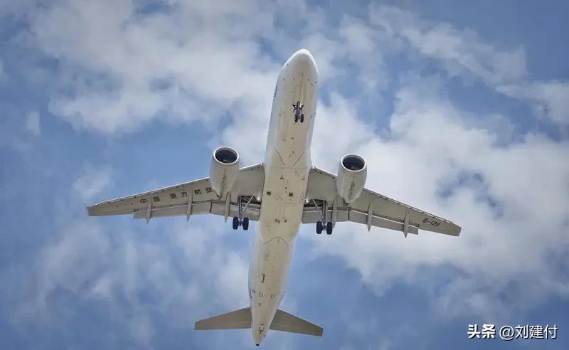 女子称花200元独享一架客机飞成都 “女子花200元独享一架客机飞成都”的消息近