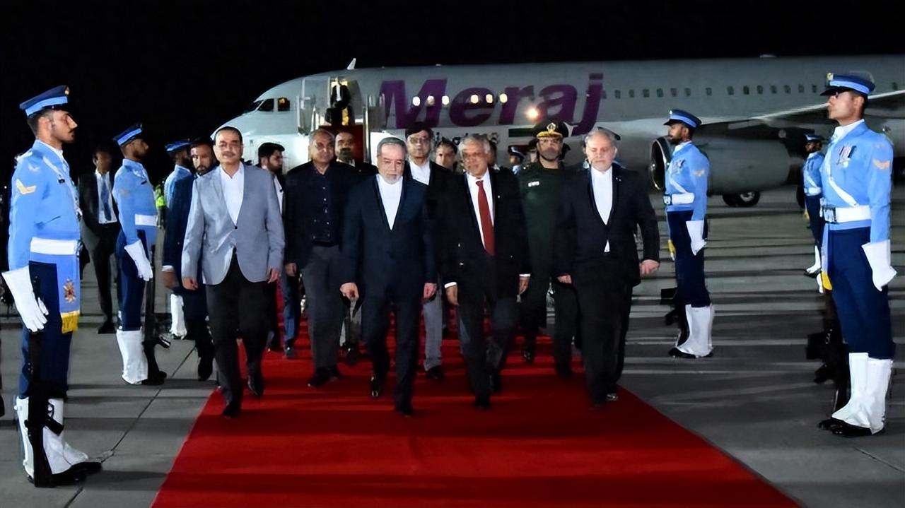 出大事了！2026年4月25日，美伊谈判直接黄透，伊朗外长压根没给美国面子，提前