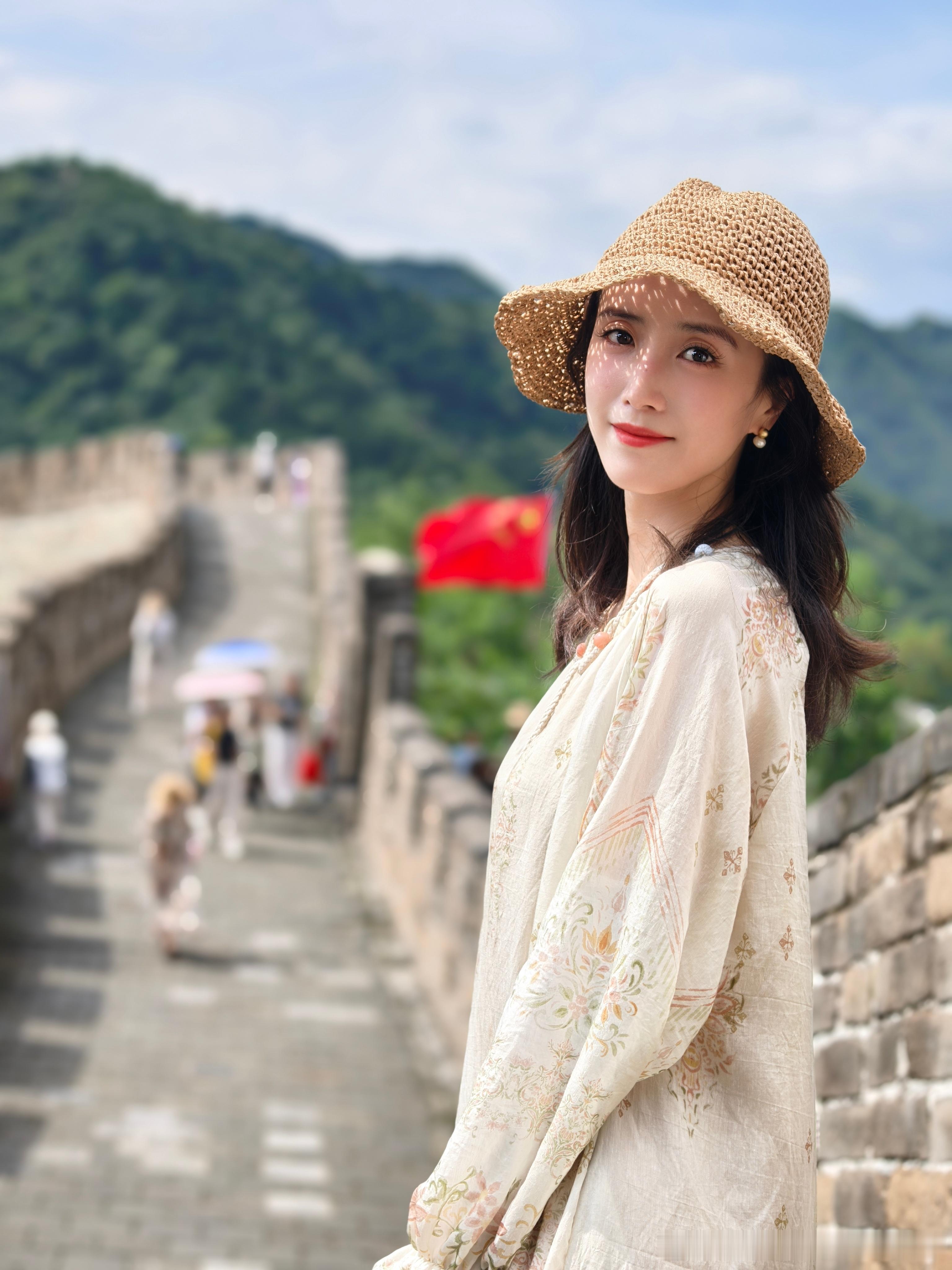 这是一组游客照[思考]请问图二的脖子为什么这么长[允悲] ​​​