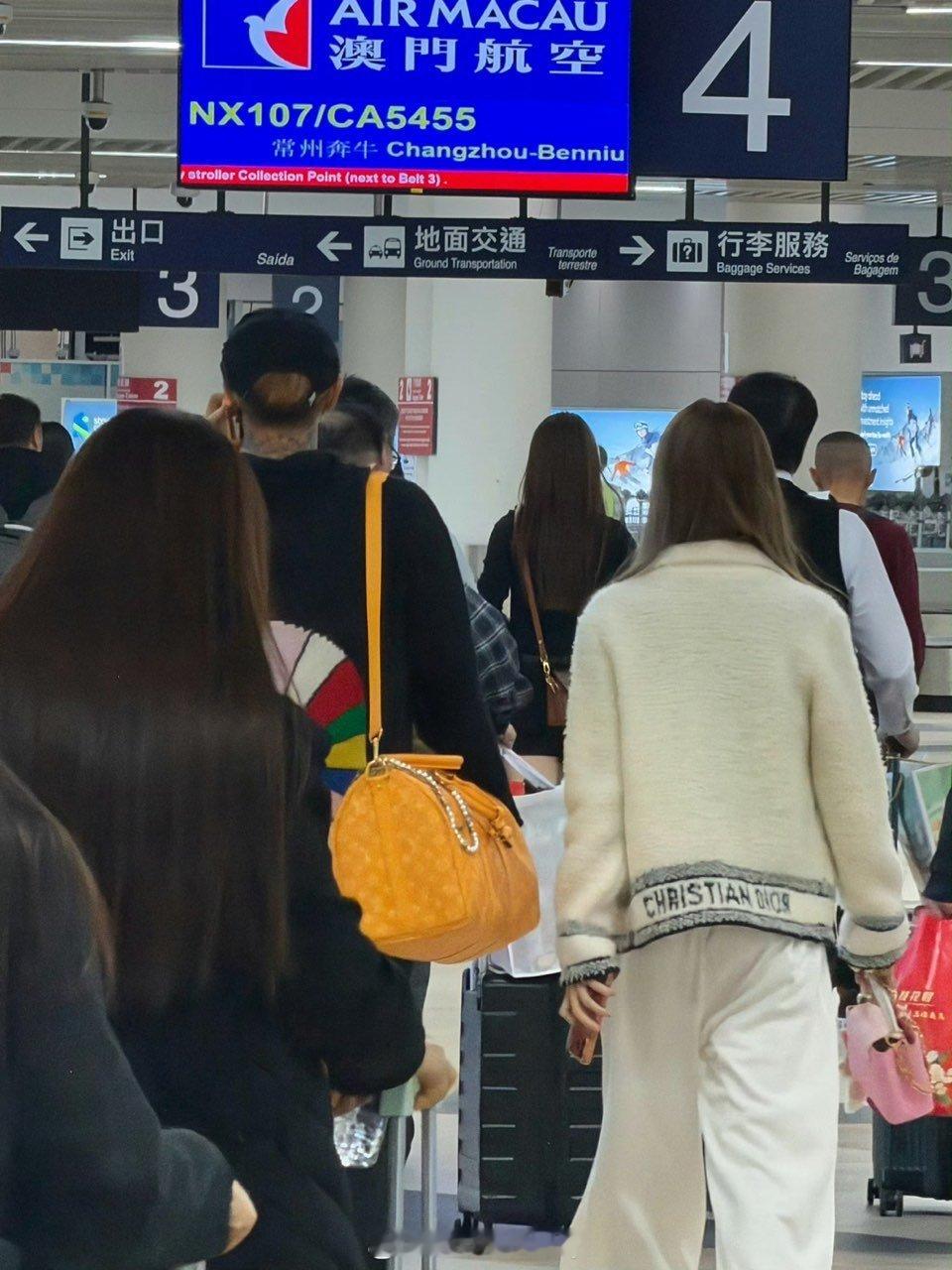 黄子韬徐艺洋澳门路透网友澳门偶遇黄子韬徐艺洋 网友澳门偶遇黄子韬徐艺洋 