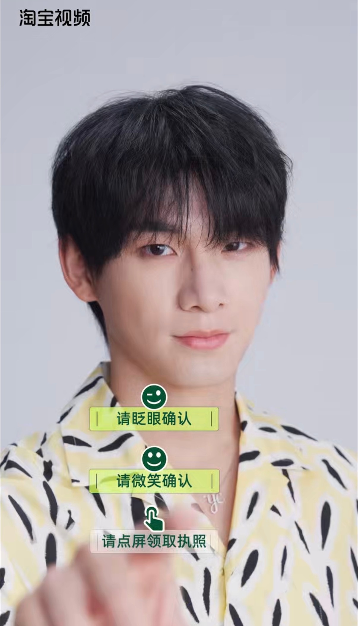 姚琛内娱活人不刻意打造完美偶像人设，姚琛自在随性真实鲜活，热衷各类户外冒险挑战，