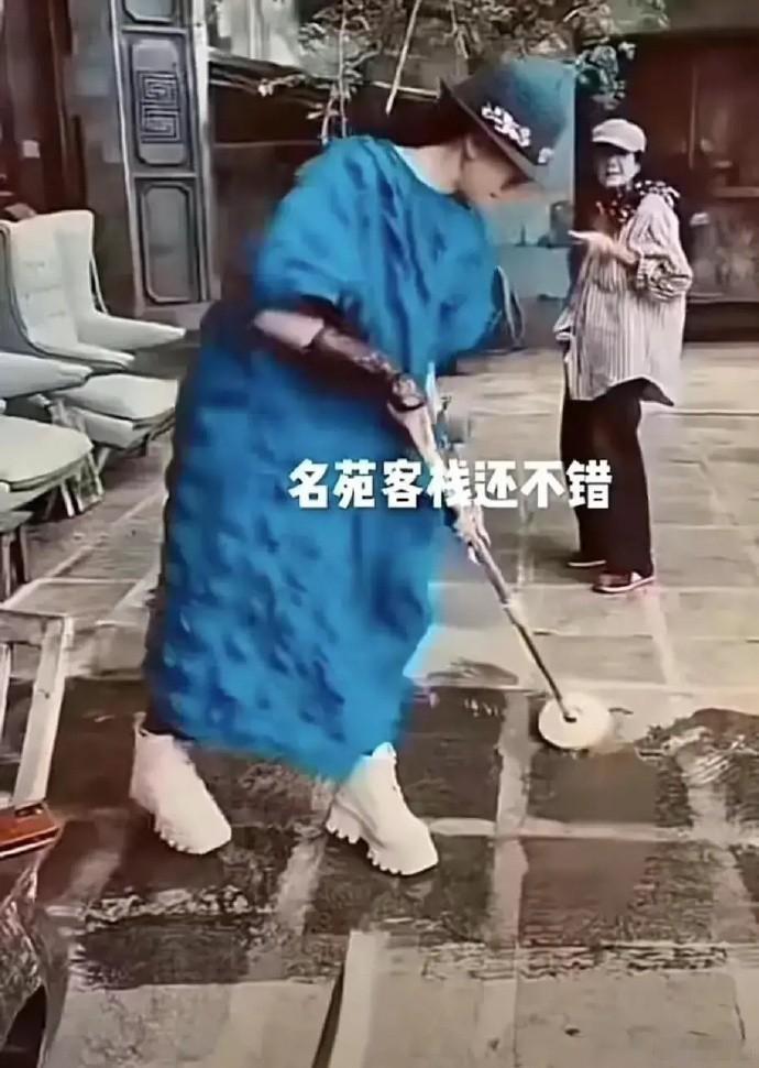 事实证明，杨丽萍指甲再长，也不耽误干家务 ​​​