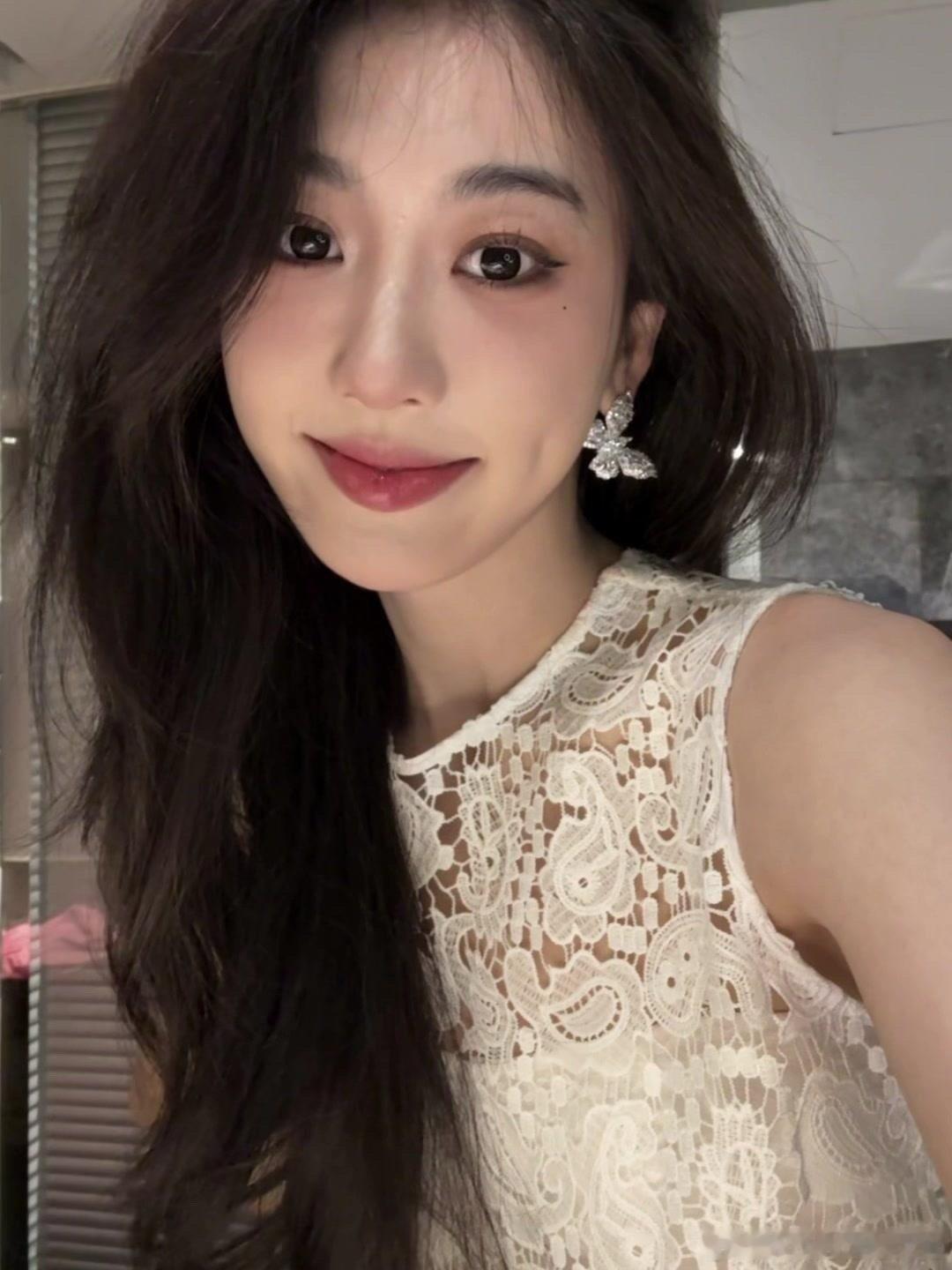 太魅了太魅了! !乐言钓s我啊啊啊😍一众美女当中，她都不逊色。这是硬美啊！到底