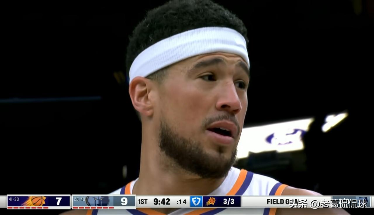 太阳巨星布克真是名副其实的虐菜高手！在今天太阳客场以131：105大胜弱旅灰熊的