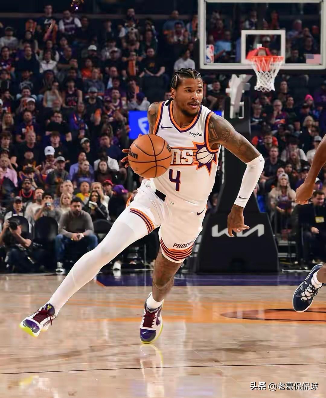 太阳球星杰伦-格林的三分球真是太准了！在今天太阳主场迎战猛龙的比赛中，目前双方的