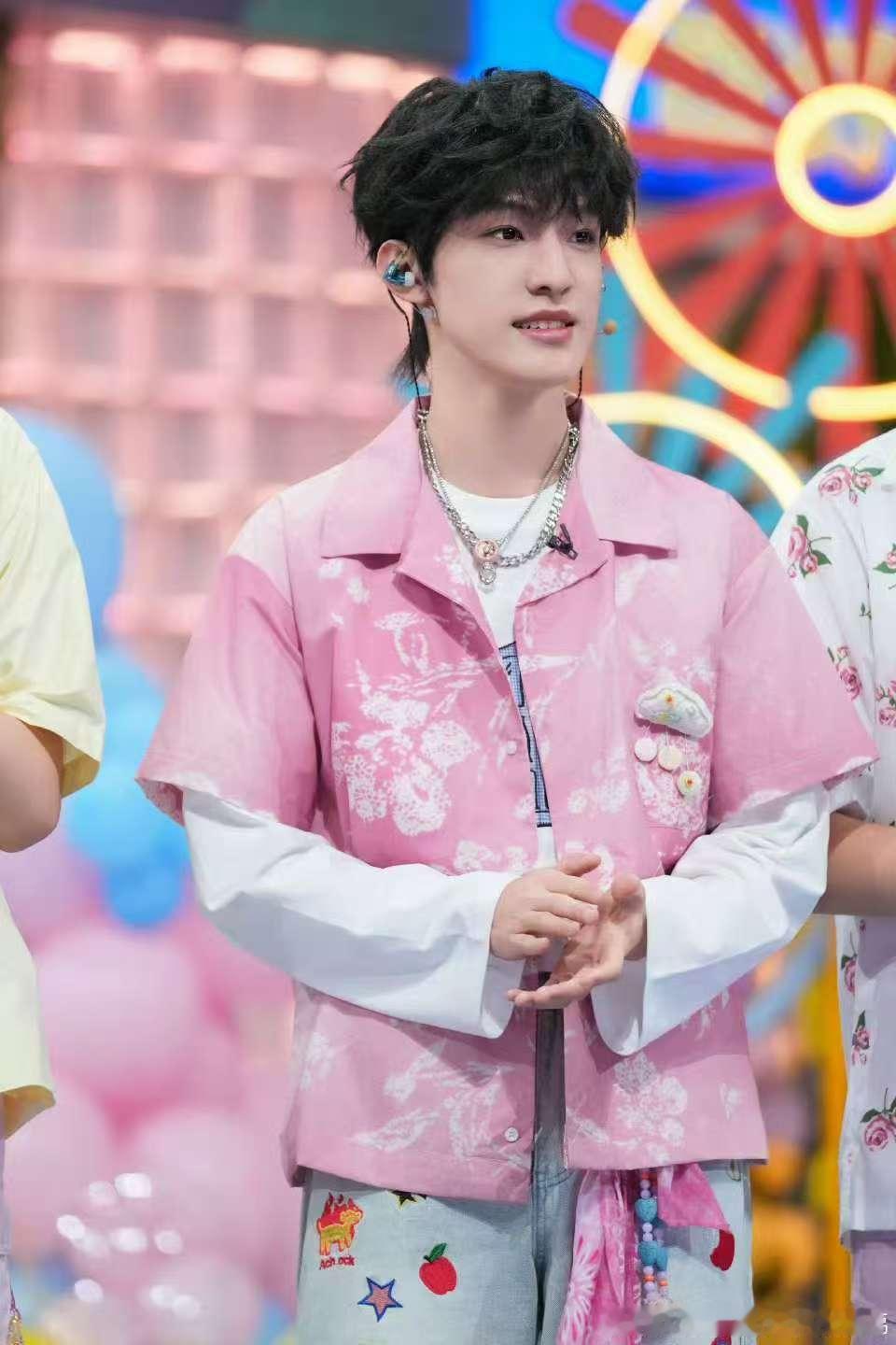 登陆少年hi6剧照登陆少年你好星期六剧照登陆少年hi6剧照，不错不错，[送花花]