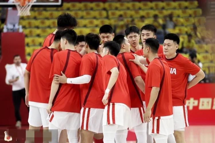 中国男篮18次亚洲杯决赛；

25年，中国队负于澳大利亚，夺得亚军；

15年，