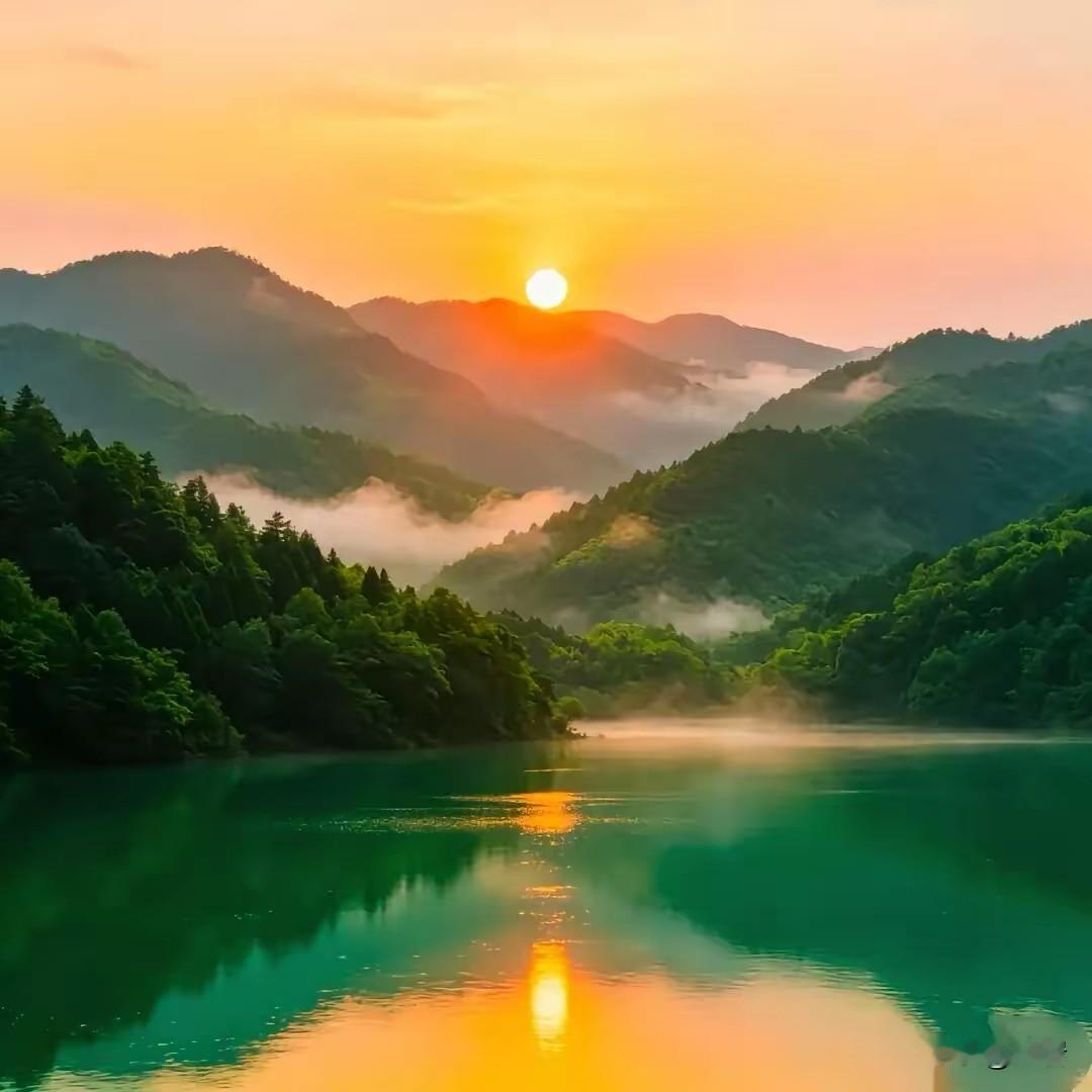 如果你人到中年在职场，选择低调内敛、安稳度日

1、守住本职底线，分内之事尽心尽