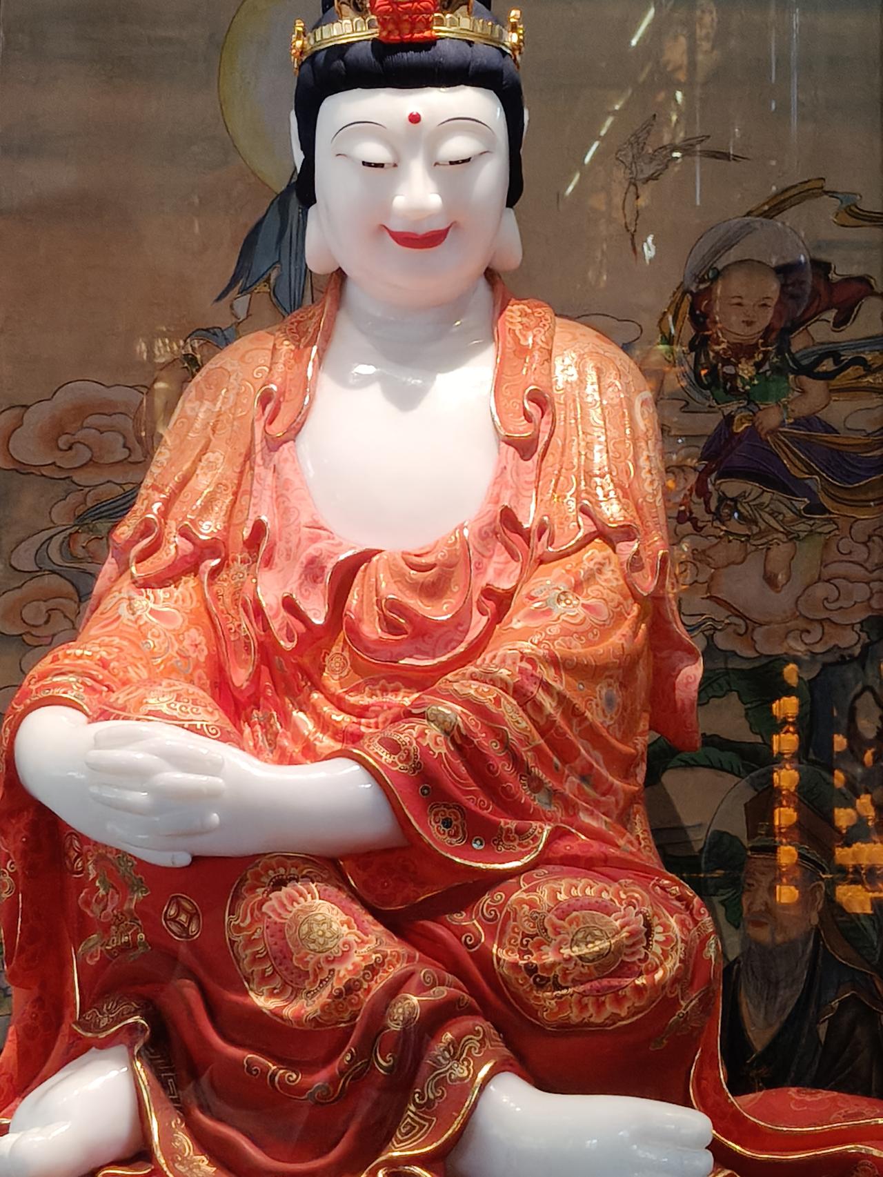 居善地，心善渊，与善仁，言善信，政善治，事善能，动善时。夫唯不争，故无尤。