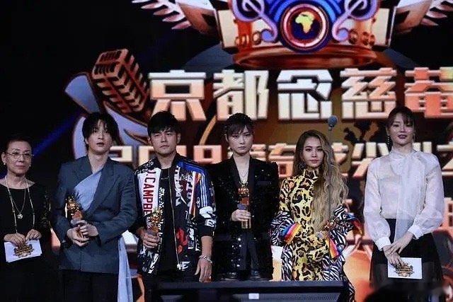 李宇春c位的作用体现出来了[允悲] ​​​