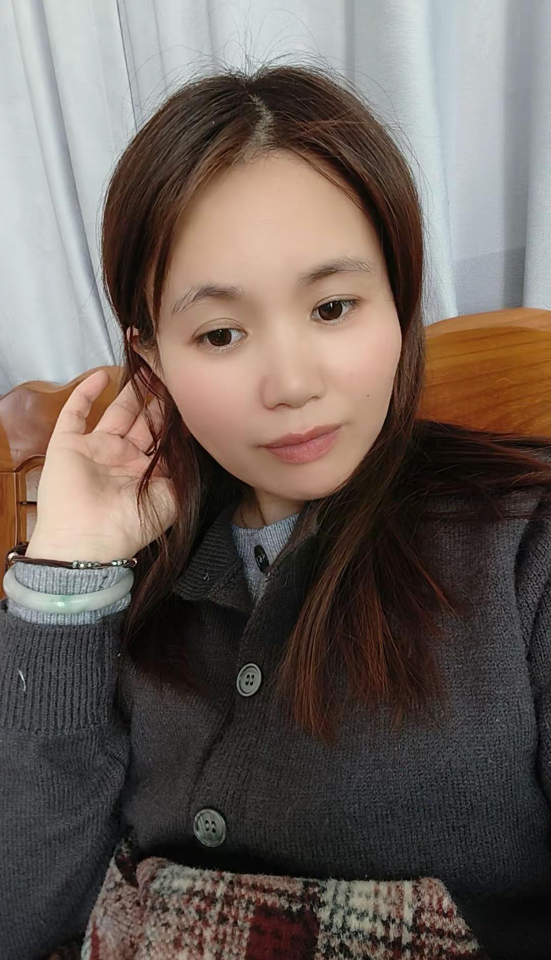 满脑子都是如何攒钱养老，70后本该到了退休年龄可社保还差八年，交也难不交也难，心