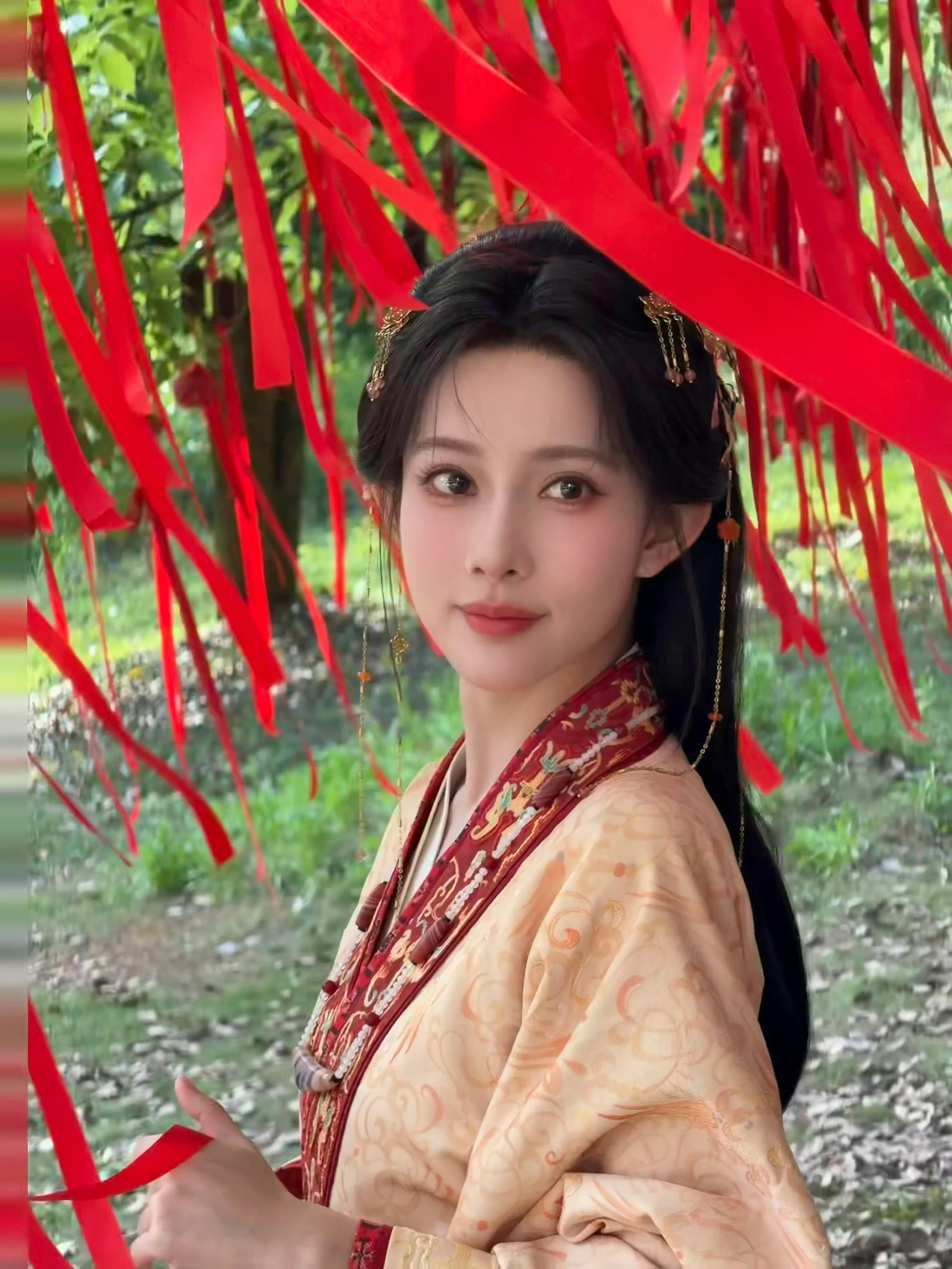 孟子义偷偷练肩惊艳所有人 孟子义偷偷练肩惊艳所有人！线下被粉丝问，孟姐萌萌说“其