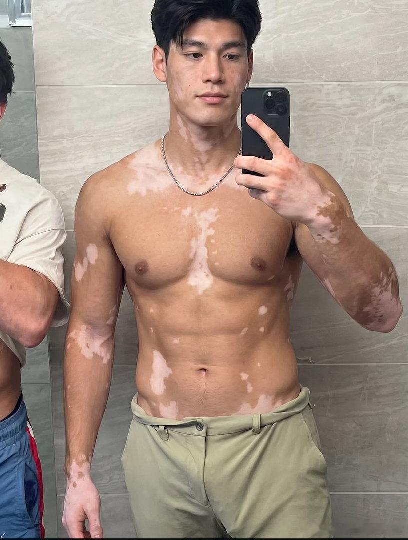 不一样的感觉，但还是很帅🥵 ​​​